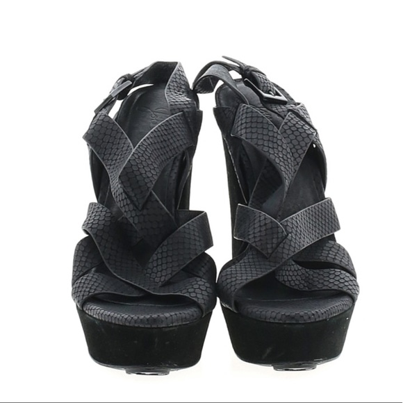 💕SALE💕Joie Black Inez Snakeskin Leather Sandal - Picture 4 of 8